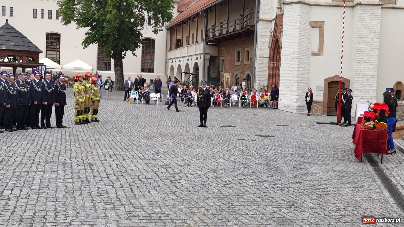 Zdjęcie w galerii na portalu naszraciborz.pl: Cisi aniołowe drugiego człowieka. Dzień Strażaka na Zamku Piastowskim [FOTO i WIDEO] wiadomości z regionu