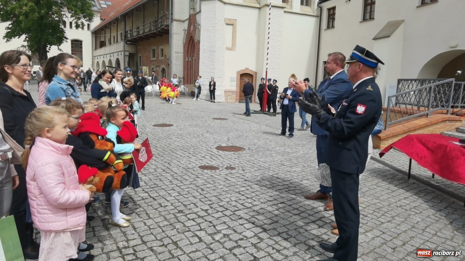 Zdjęcie w galerii na portalu naszraciborz.pl: Cisi aniołowe drugiego człowieka. Dzień Strażaka na Zamku Piastowskim [FOTO i WIDEO] wiadomości z regionu