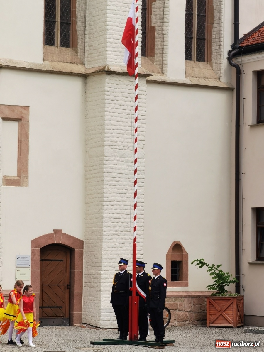 Zdjęcie w galerii na portalu naszraciborz.pl: Cisi aniołowe drugiego człowieka. Dzień Strażaka na Zamku Piastowskim [FOTO i WIDEO] wiadomości z regionu