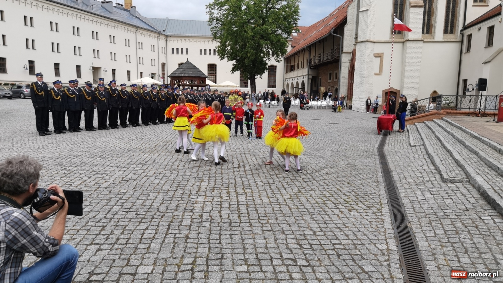 Zdjęcie w galerii na portalu naszraciborz.pl: Cisi aniołowe drugiego człowieka. Dzień Strażaka na Zamku Piastowskim [FOTO i WIDEO] wiadomości z regionu