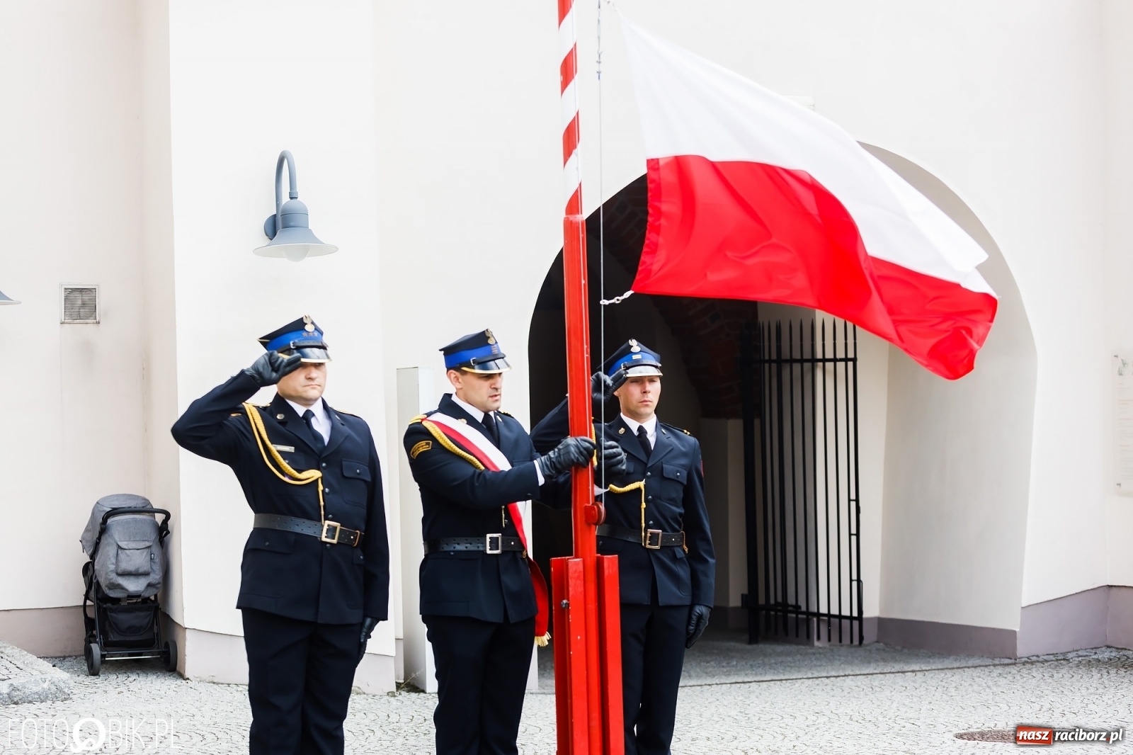 Zdjęcie w galerii na portalu naszraciborz.pl: Cisi aniołowe drugiego człowieka. Dzień Strażaka na Zamku Piastowskim [FOTO i WIDEO] wiadomości z regionu