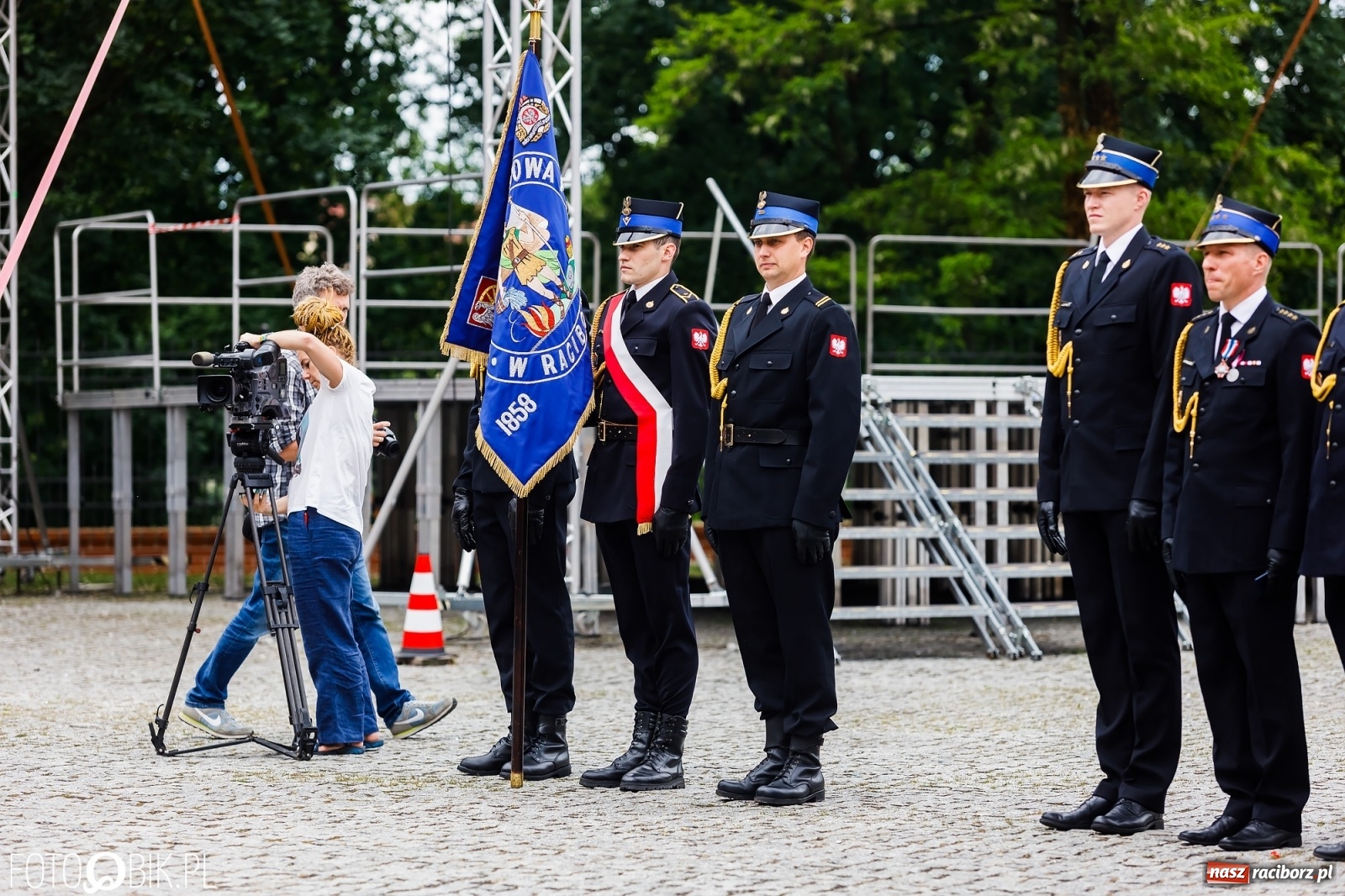 Zdjęcie w galerii na portalu naszraciborz.pl: Cisi aniołowe drugiego człowieka. Dzień Strażaka na Zamku Piastowskim [FOTO i WIDEO] wiadomości z regionu