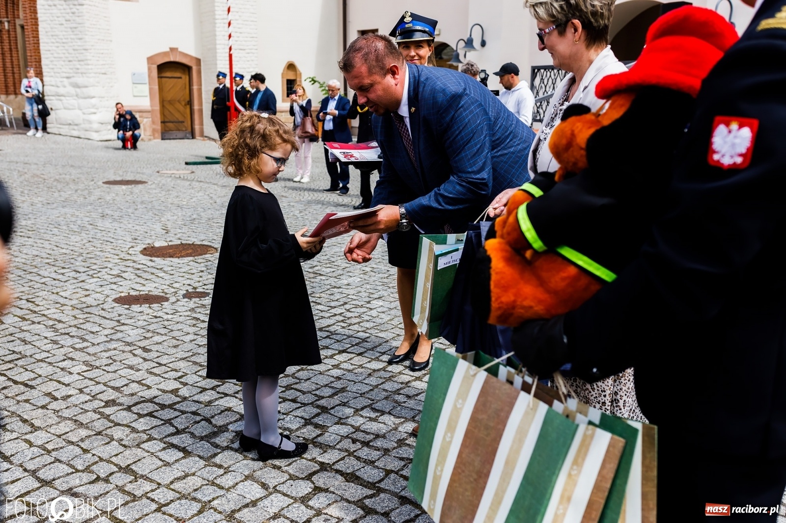 Zdjęcie w galerii na portalu naszraciborz.pl: Cisi aniołowe drugiego człowieka. Dzień Strażaka na Zamku Piastowskim [FOTO i WIDEO] wiadomości z regionu