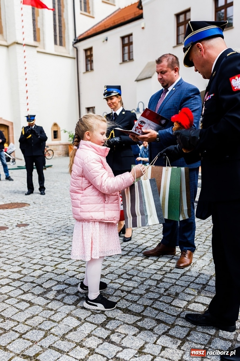 Zdjęcie w galerii na portalu naszraciborz.pl: Cisi aniołowe drugiego człowieka. Dzień Strażaka na Zamku Piastowskim [FOTO i WIDEO] wiadomości z regionu