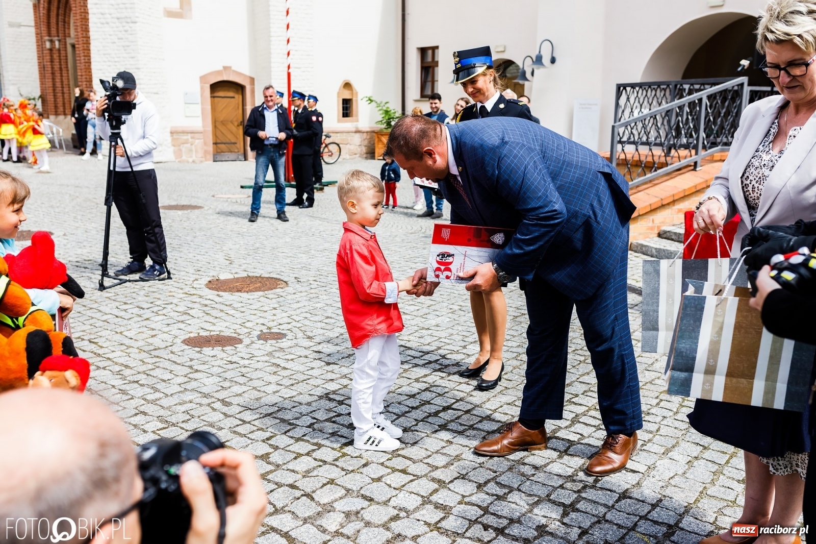 Zdjęcie w galerii na portalu naszraciborz.pl: Cisi aniołowe drugiego człowieka. Dzień Strażaka na Zamku Piastowskim [FOTO i WIDEO] wiadomości z regionu
