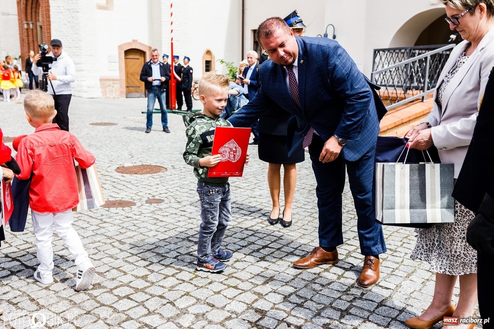 Zdjęcie w galerii na portalu naszraciborz.pl: Cisi aniołowe drugiego człowieka. Dzień Strażaka na Zamku Piastowskim [FOTO i WIDEO] wiadomości z regionu