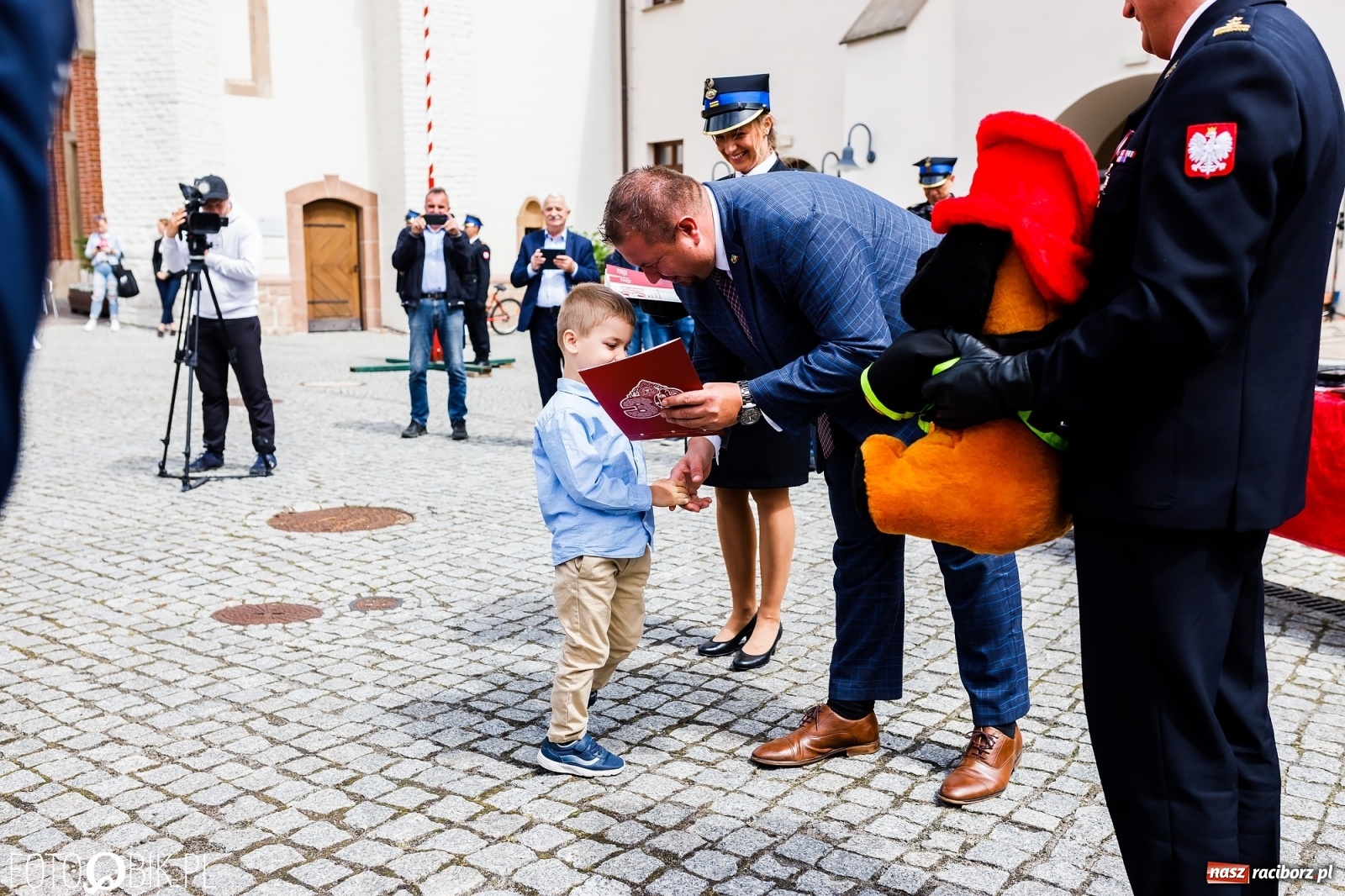 Zdjęcie w galerii na portalu naszraciborz.pl: Cisi aniołowe drugiego człowieka. Dzień Strażaka na Zamku Piastowskim [FOTO i WIDEO] wiadomości z regionu