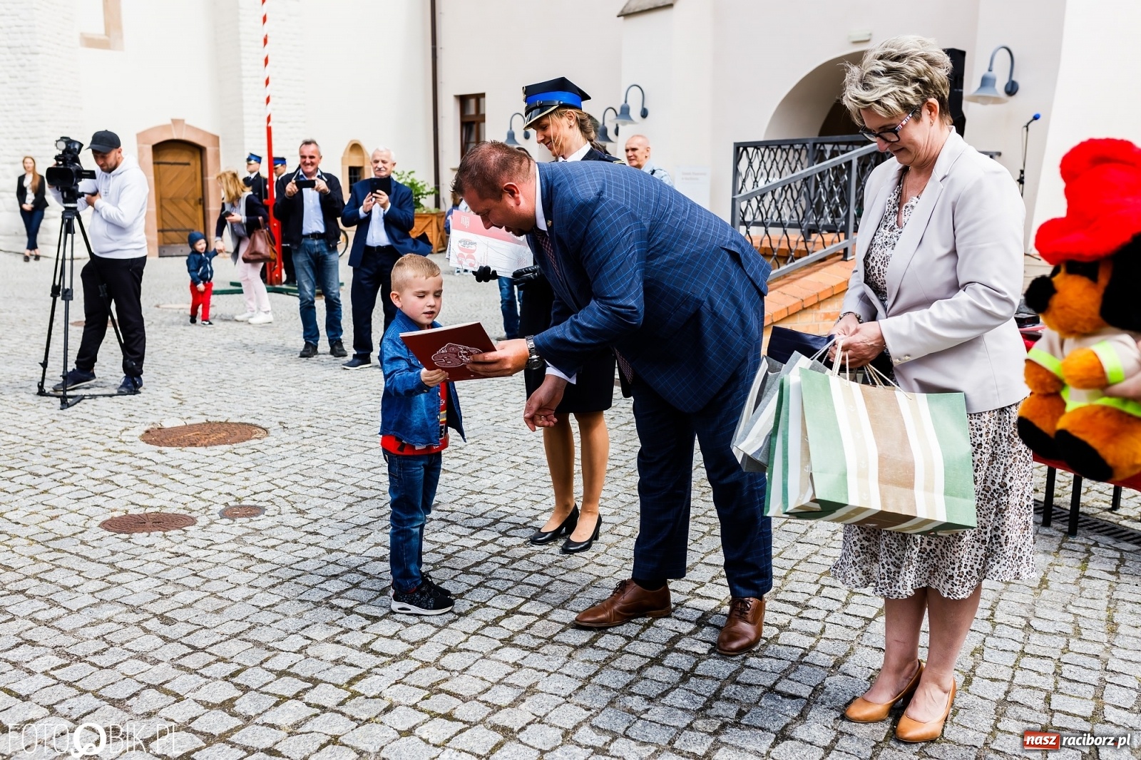 Zdjęcie w galerii na portalu naszraciborz.pl: Cisi aniołowe drugiego człowieka. Dzień Strażaka na Zamku Piastowskim [FOTO i WIDEO] wiadomości z regionu