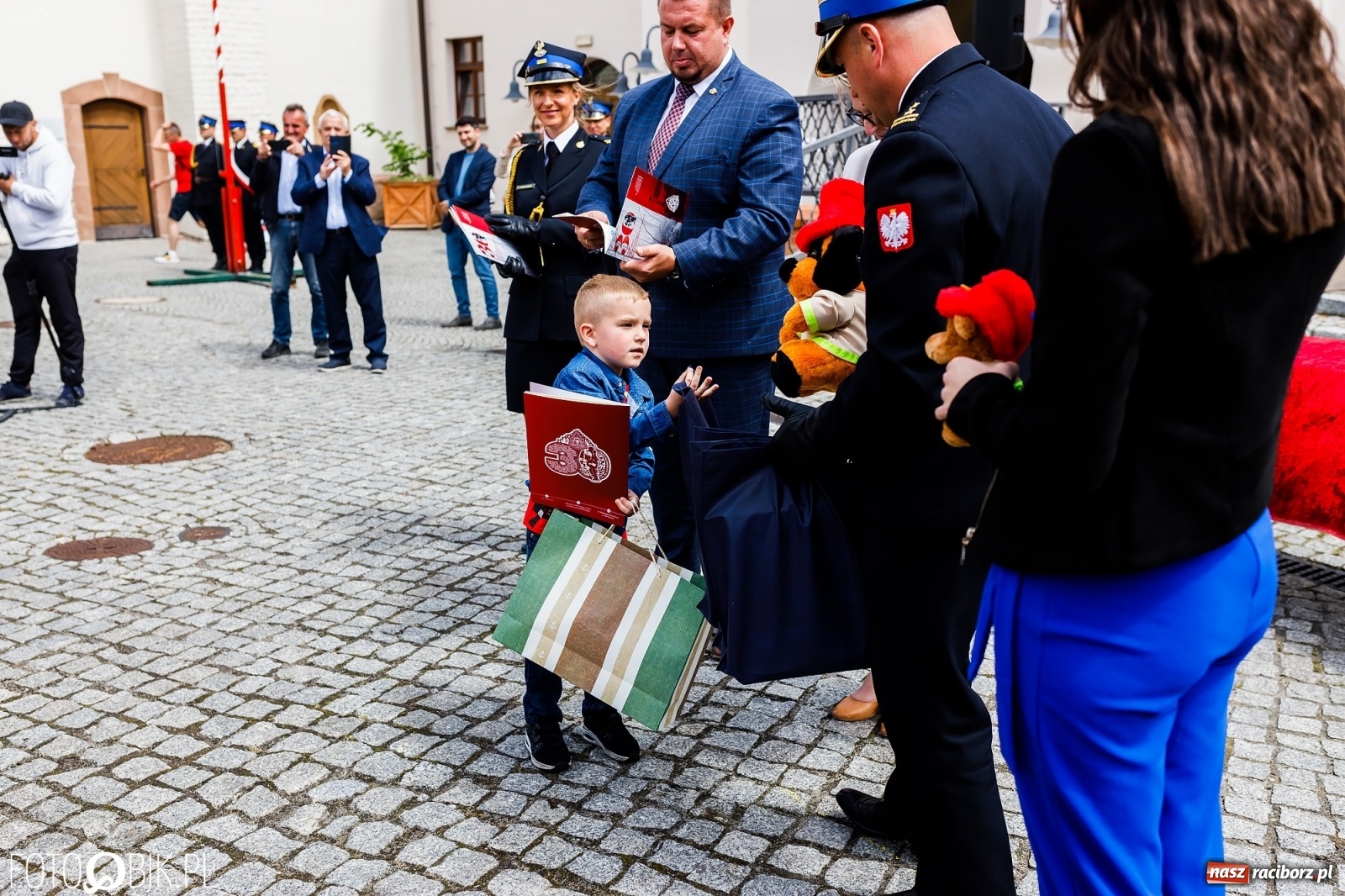 Zdjęcie w galerii na portalu naszraciborz.pl: Cisi aniołowe drugiego człowieka. Dzień Strażaka na Zamku Piastowskim [FOTO i WIDEO] wiadomości z regionu