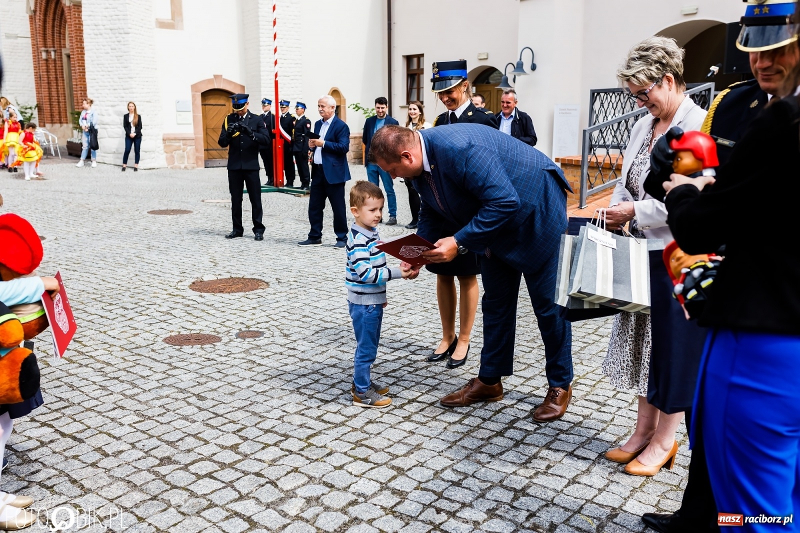 Zdjęcie w galerii na portalu naszraciborz.pl: Cisi aniołowe drugiego człowieka. Dzień Strażaka na Zamku Piastowskim [FOTO i WIDEO] wiadomości z regionu