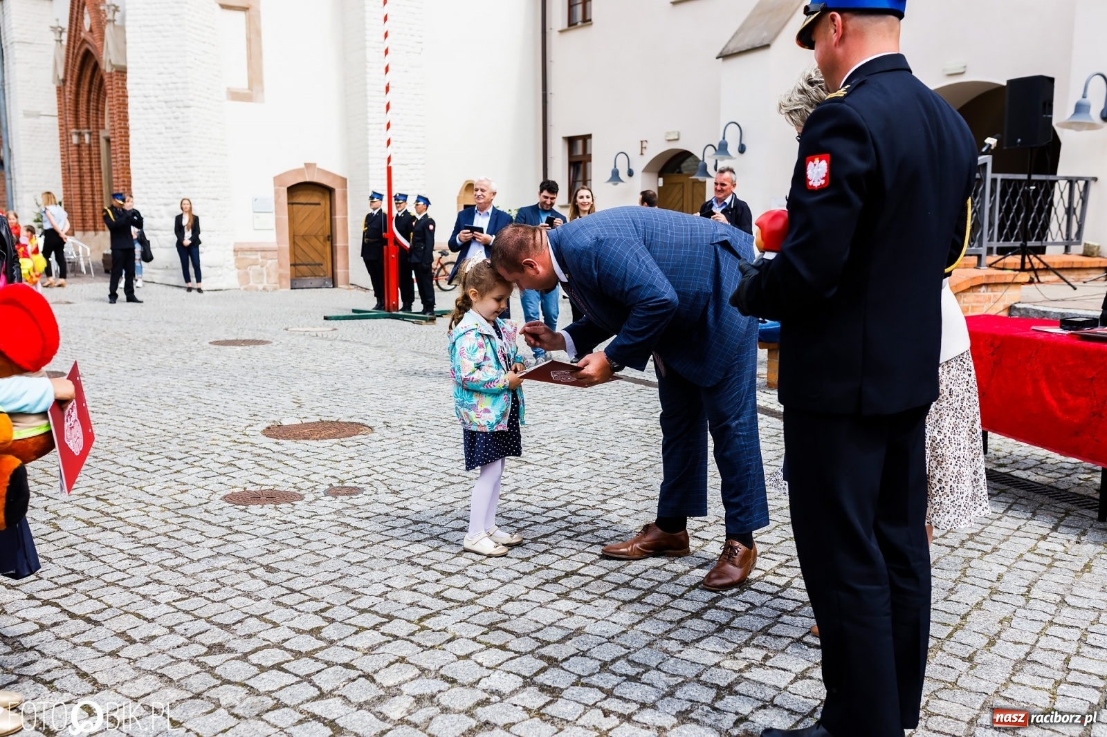 Zdjęcie w galerii na portalu naszraciborz.pl: Cisi aniołowe drugiego człowieka. Dzień Strażaka na Zamku Piastowskim [FOTO i WIDEO] wiadomości z regionu