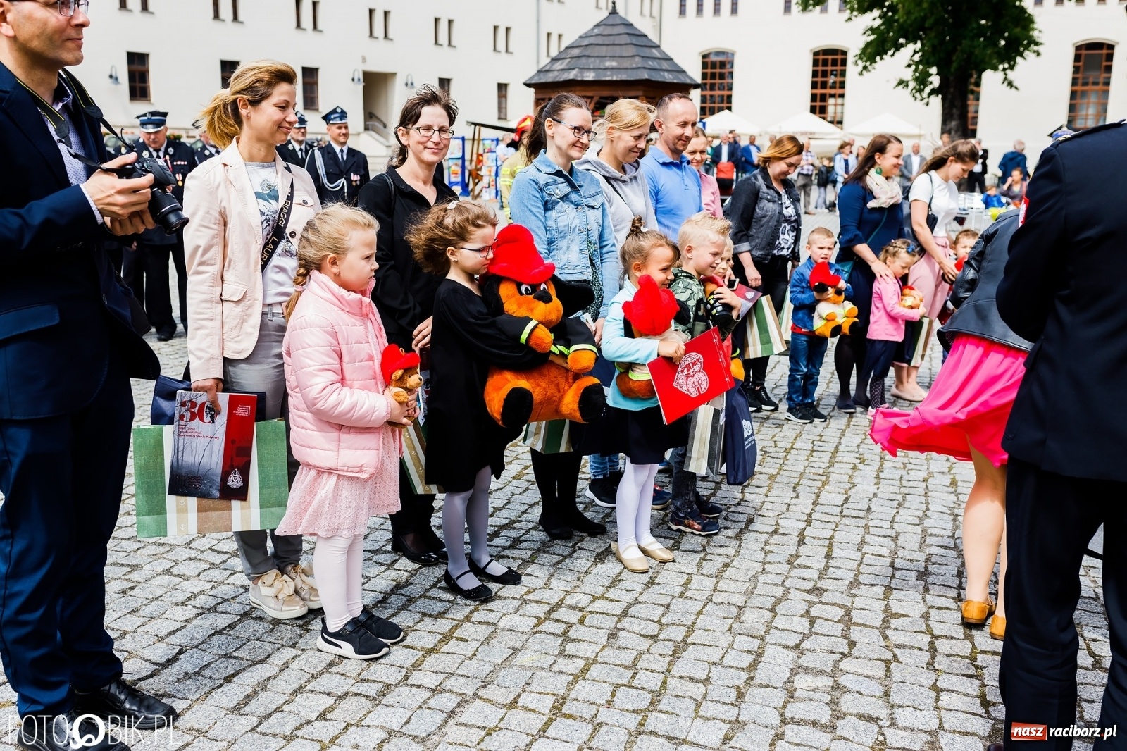 Zdjęcie w galerii na portalu naszraciborz.pl: Cisi aniołowe drugiego człowieka. Dzień Strażaka na Zamku Piastowskim [FOTO i WIDEO] wiadomości z regionu