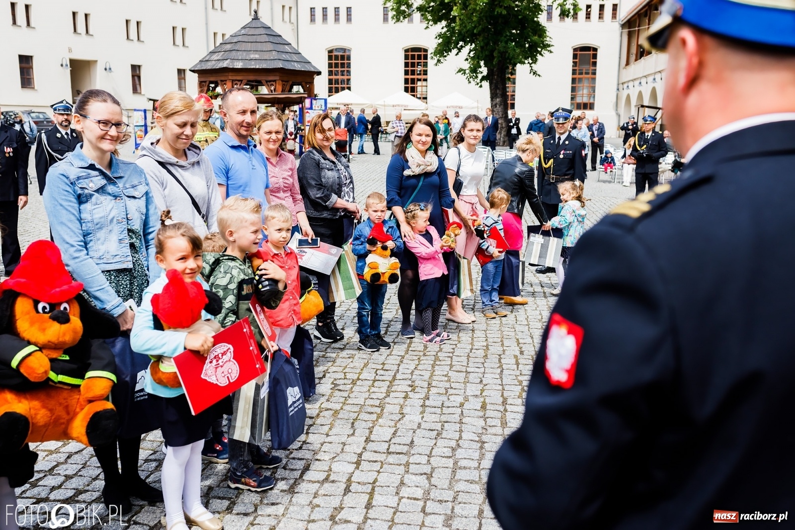 Zdjęcie w galerii na portalu naszraciborz.pl: Cisi aniołowe drugiego człowieka. Dzień Strażaka na Zamku Piastowskim [FOTO i WIDEO] wiadomości z regionu