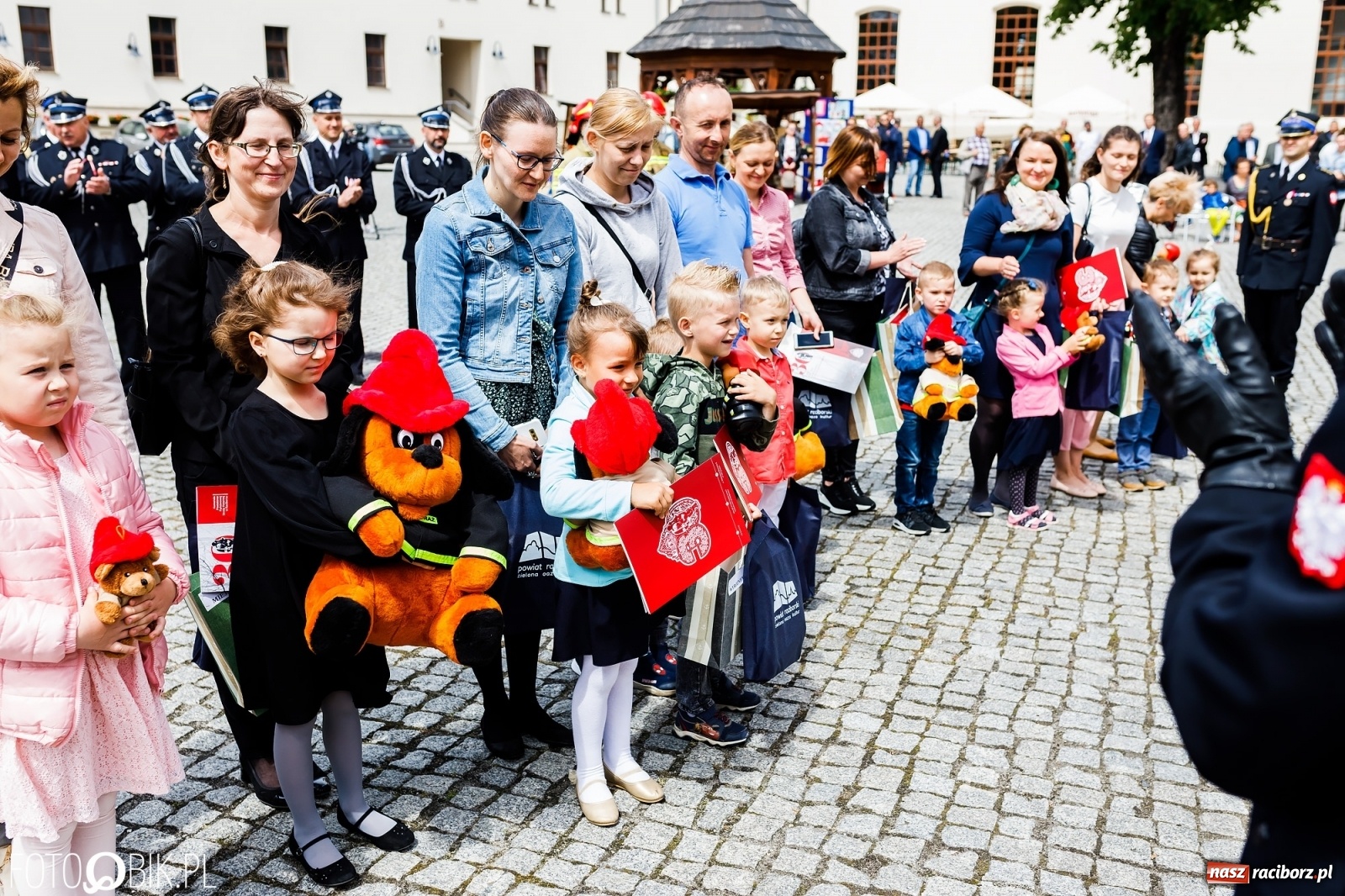 Zdjęcie w galerii na portalu naszraciborz.pl: Cisi aniołowe drugiego człowieka. Dzień Strażaka na Zamku Piastowskim [FOTO i WIDEO] wiadomości z regionu