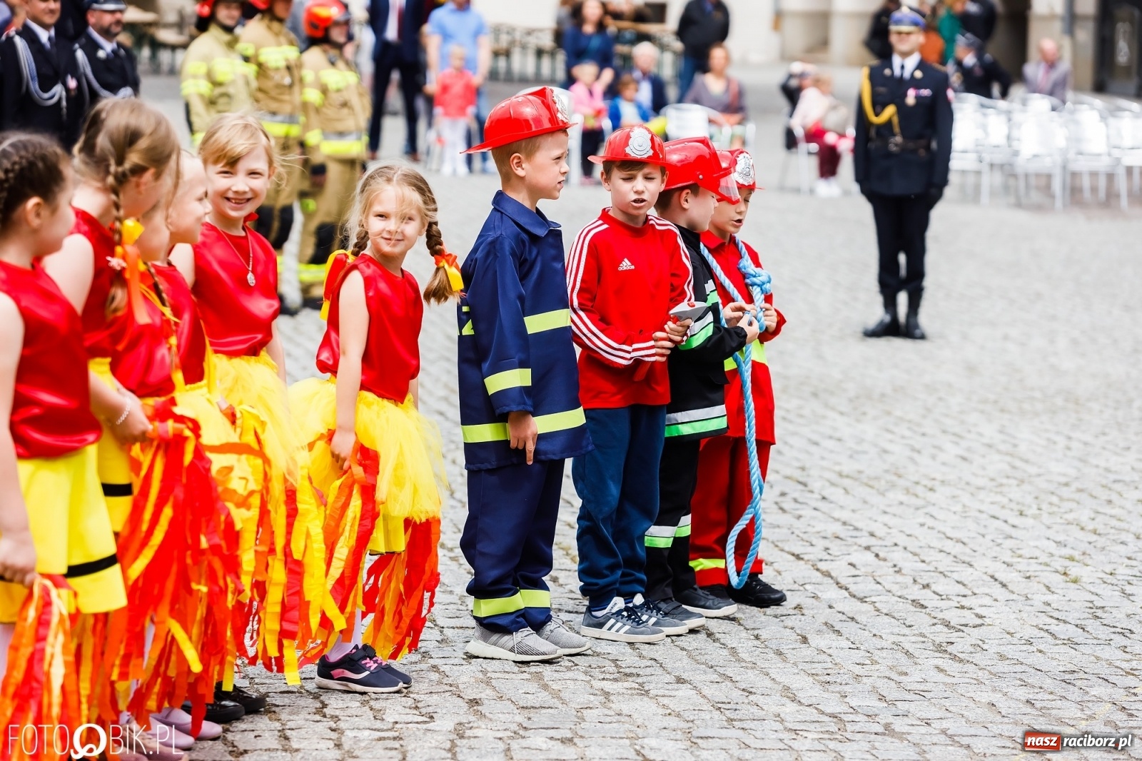 Zdjęcie w galerii na portalu naszraciborz.pl: Cisi aniołowe drugiego człowieka. Dzień Strażaka na Zamku Piastowskim [FOTO i WIDEO] wiadomości z regionu