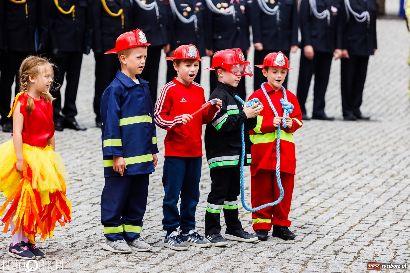Zdjęcie w galerii na portalu naszraciborz.pl: Cisi aniołowe drugiego człowieka. Dzień Strażaka na Zamku Piastowskim [FOTO i WIDEO] wiadomości z regionu