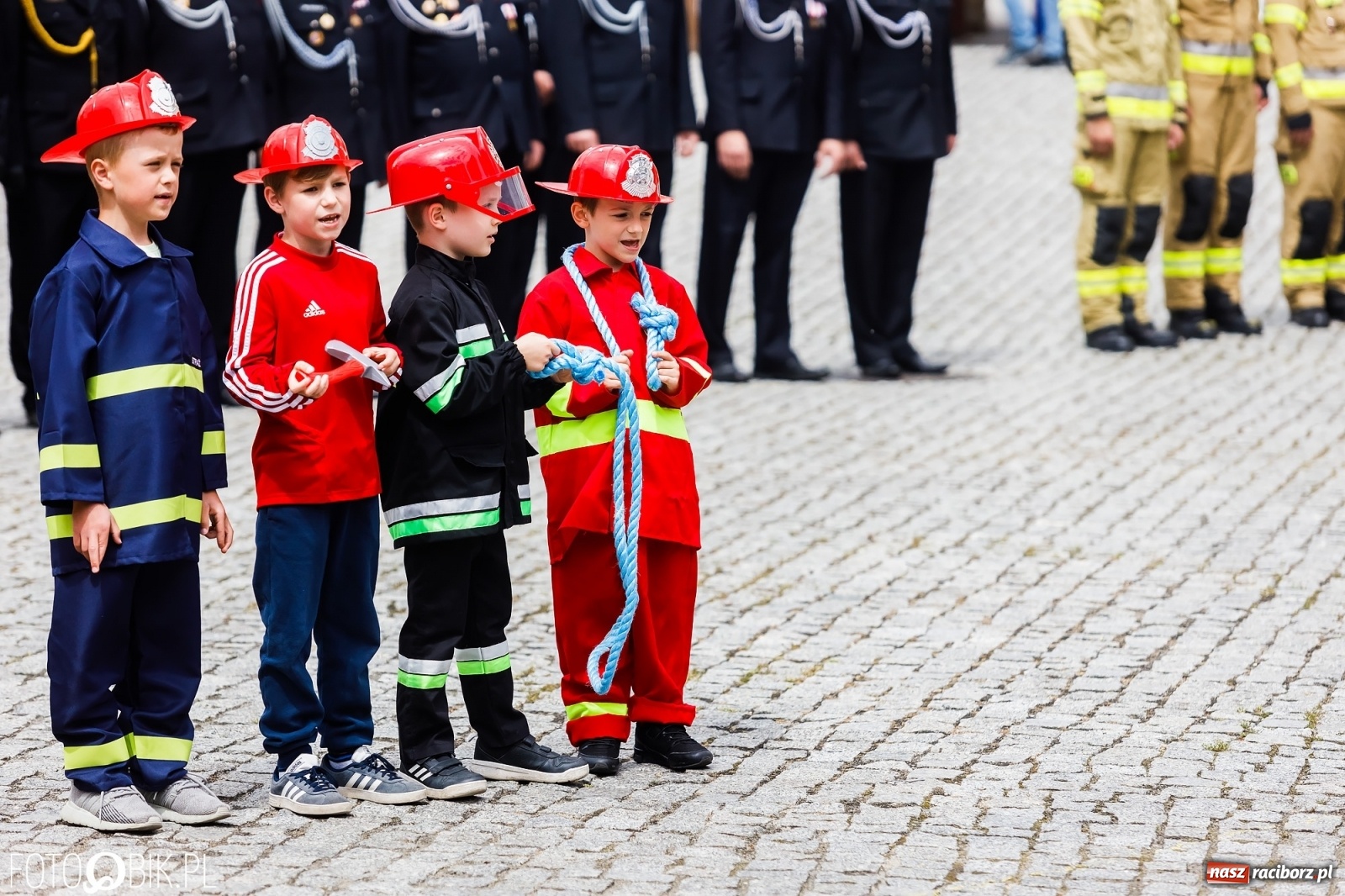 Zdjęcie w galerii na portalu naszraciborz.pl: Cisi aniołowe drugiego człowieka. Dzień Strażaka na Zamku Piastowskim [FOTO i WIDEO] wiadomości z regionu