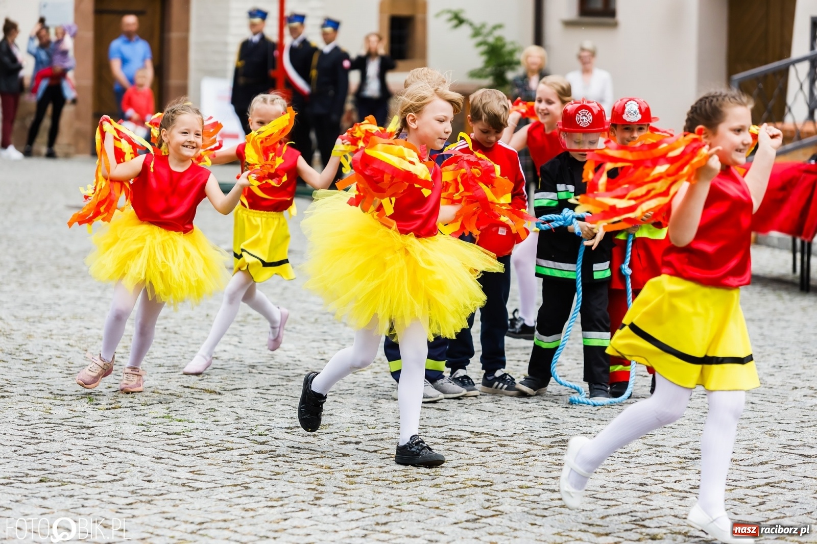 Zdjęcie w galerii na portalu naszraciborz.pl: Cisi aniołowe drugiego człowieka. Dzień Strażaka na Zamku Piastowskim [FOTO i WIDEO] wiadomości z regionu