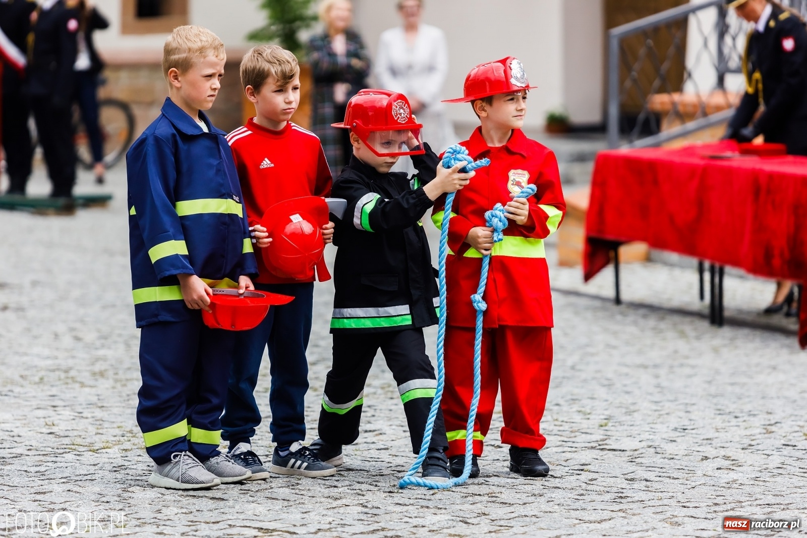 Zdjęcie w galerii na portalu naszraciborz.pl: Cisi aniołowe drugiego człowieka. Dzień Strażaka na Zamku Piastowskim [FOTO i WIDEO] wiadomości z regionu