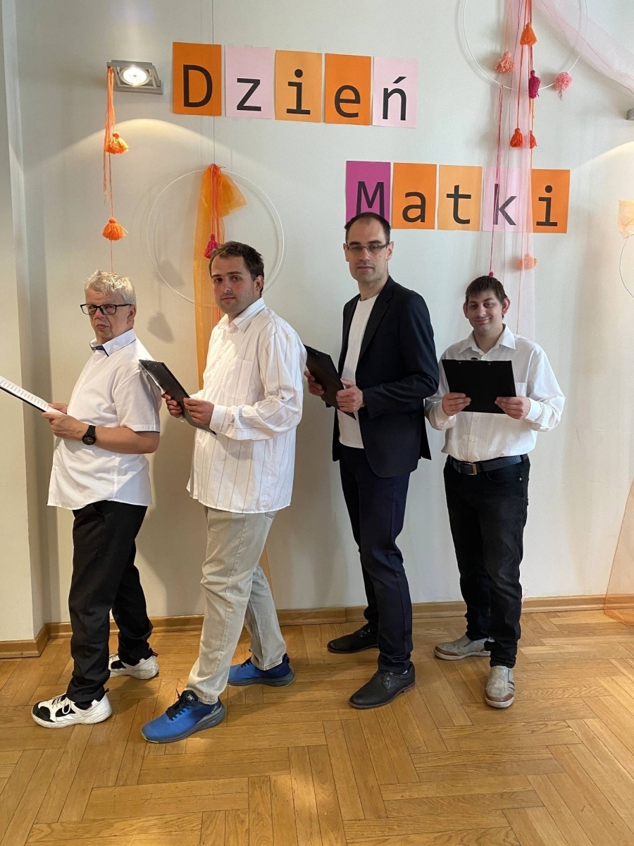 Zdjęcie w galerii na portalu naszraciborz.pl: Dzień Matki w Warsztacie Terapii Zajęciowej w Raciborzu wiadomości z regionu