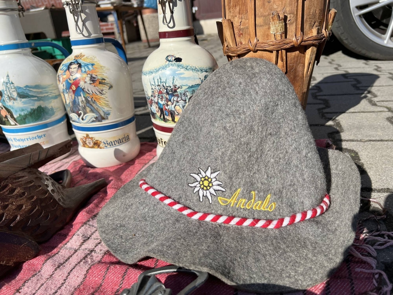 Zdjęcie w galerii na portalu naszraciborz.pl: Targ staroci w Pietrowicach Wielkich i walizka z Orient Expressu wiadomości z regionu