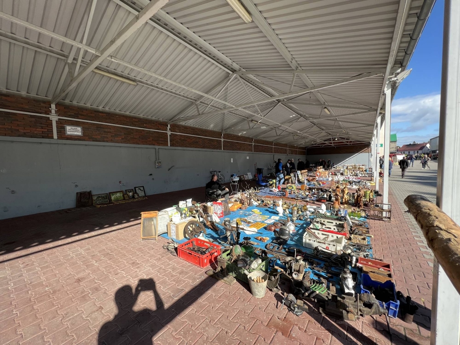 Zdjęcie w galerii na portalu naszraciborz.pl: Targ staroci w Pietrowicach Wielkich i walizka z Orient Expressu wiadomości z regionu