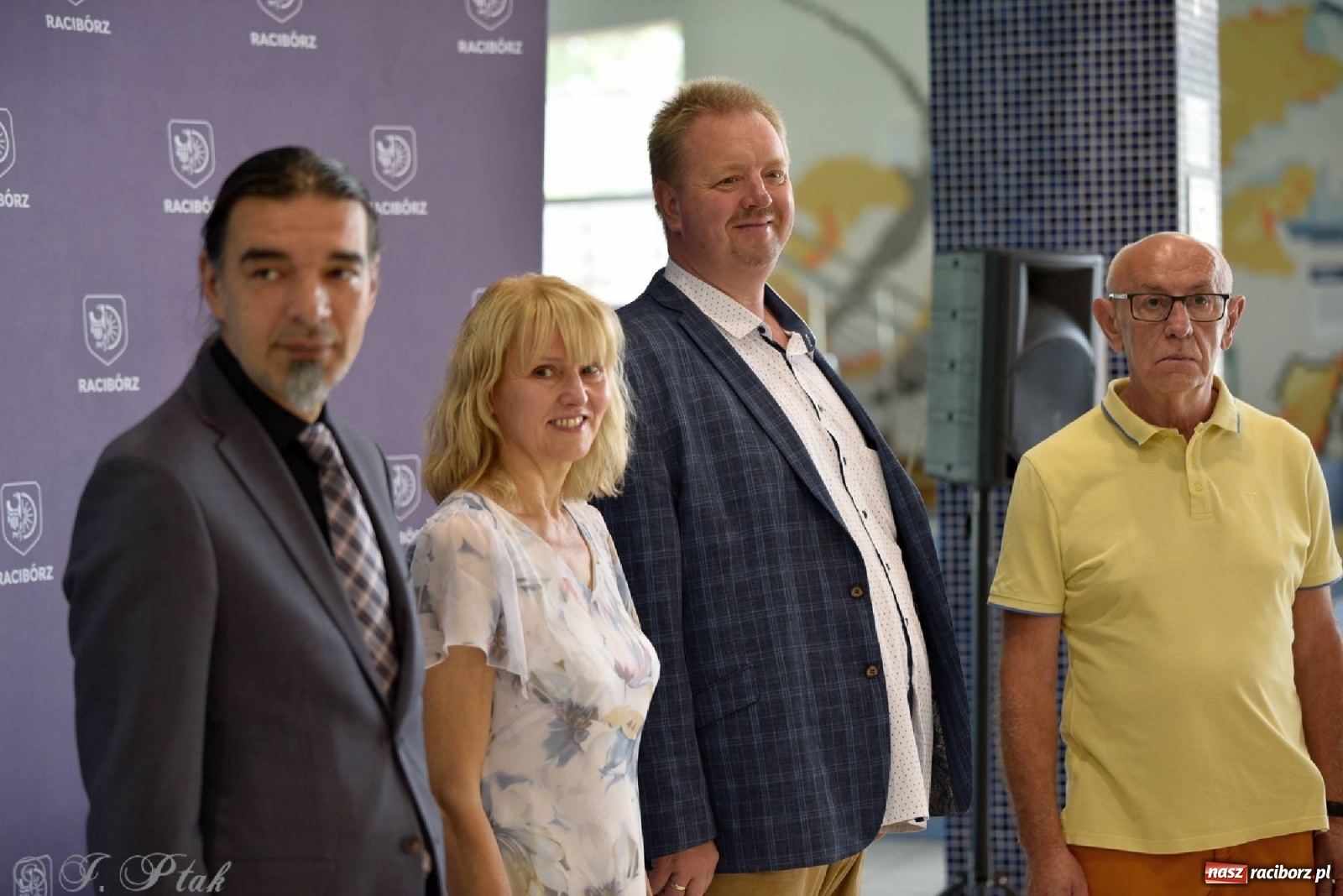 Zdjęcie w galerii na portalu naszraciborz.pl: Już pływam - finałowa runda w H2Ostróg wiadomości z regionu