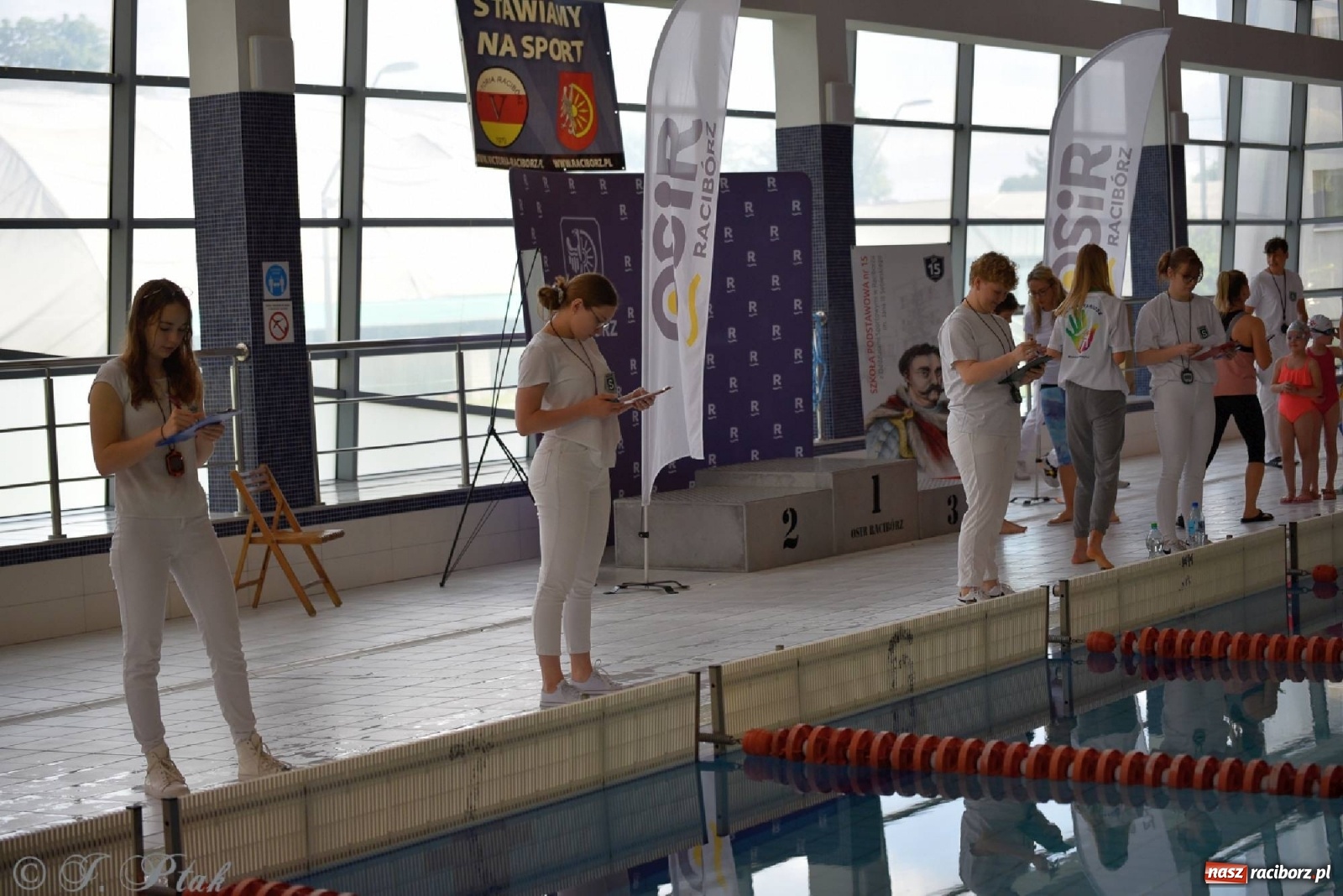 Zdjęcie w galerii na portalu naszraciborz.pl: Już pływam - finałowa runda w H2Ostróg wiadomości z regionu