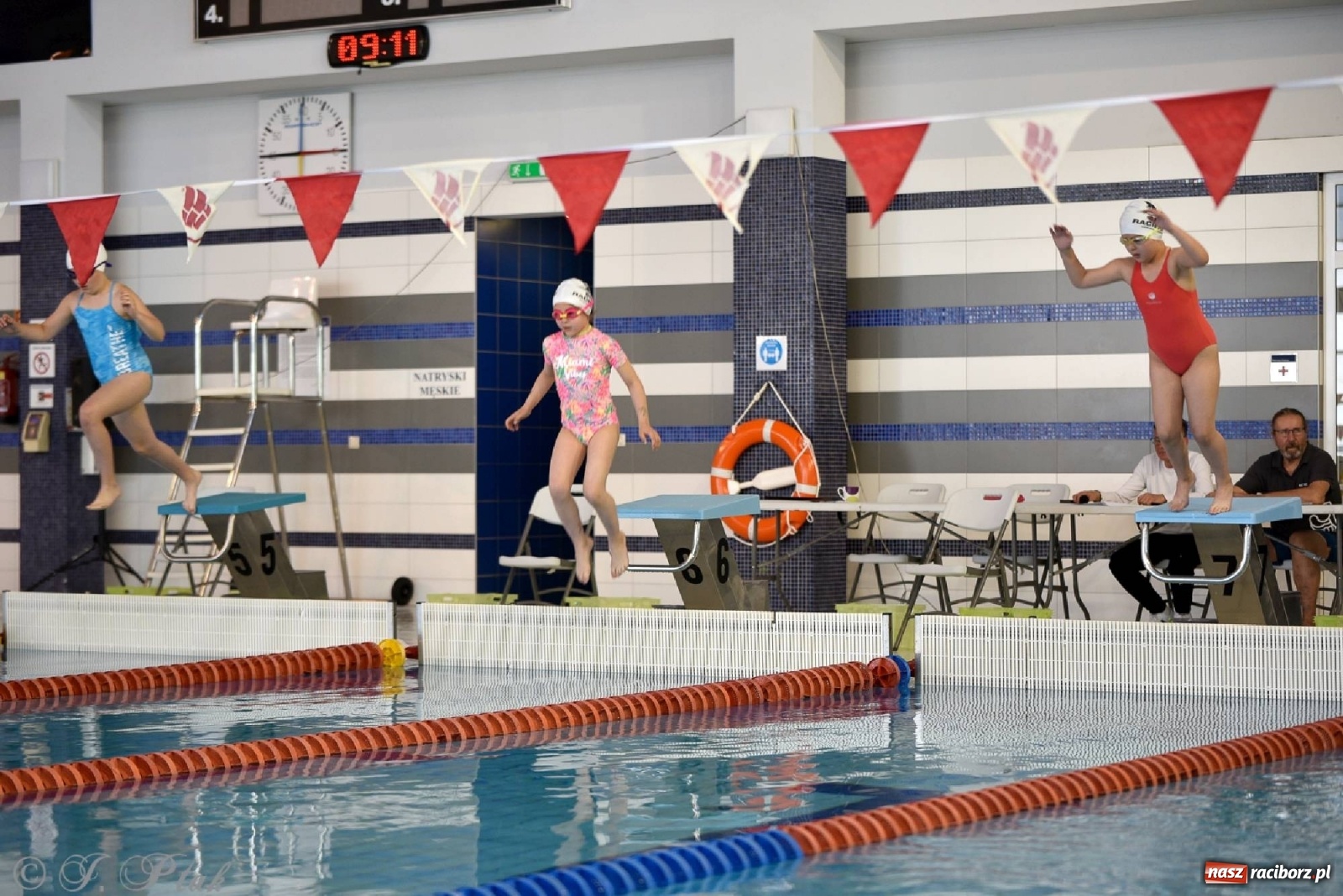 Zdjęcie w galerii na portalu naszraciborz.pl: Już pływam - finałowa runda w H2Ostróg wiadomości z regionu