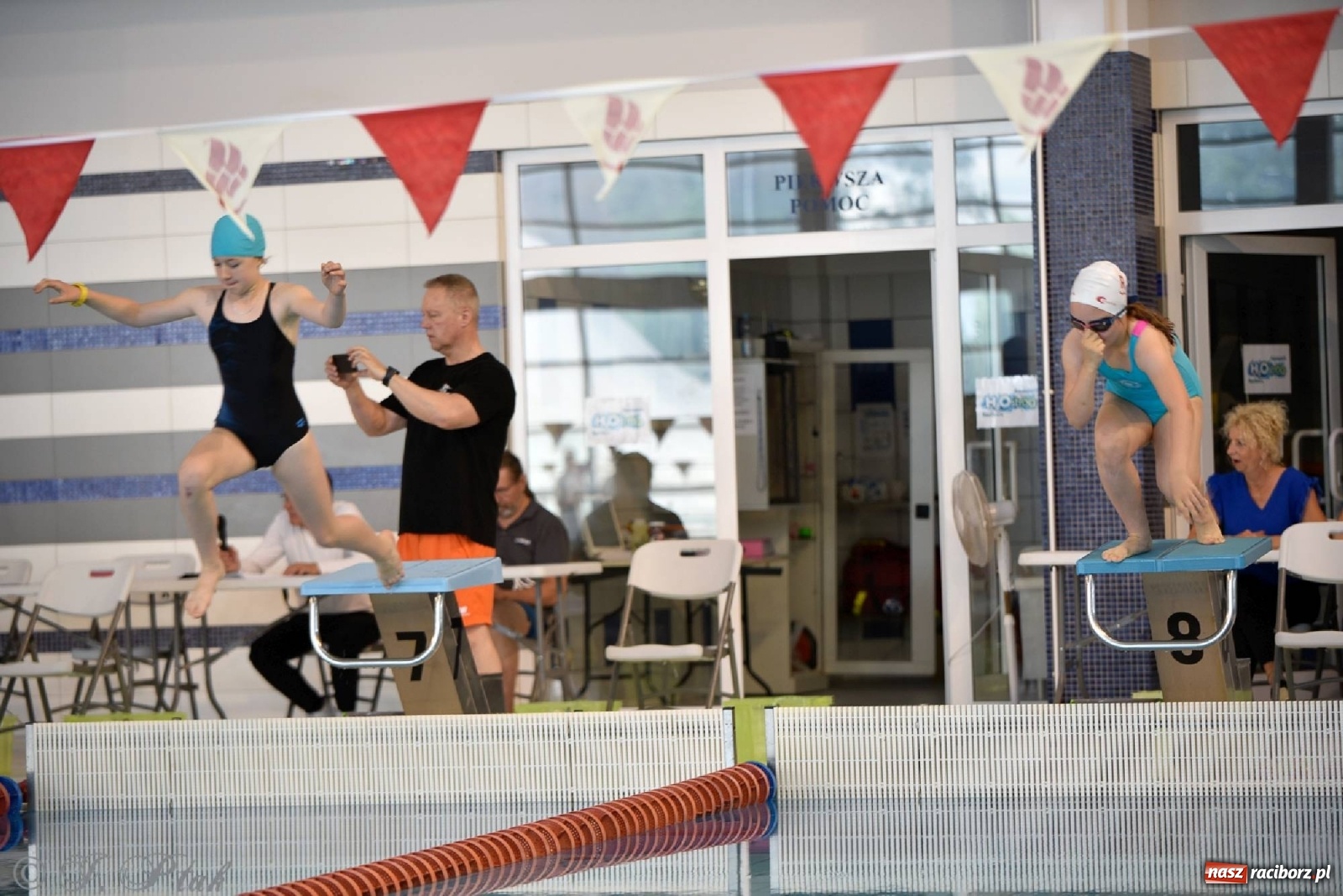 Zdjęcie w galerii na portalu naszraciborz.pl: Już pływam - finałowa runda w H2Ostróg wiadomości z regionu