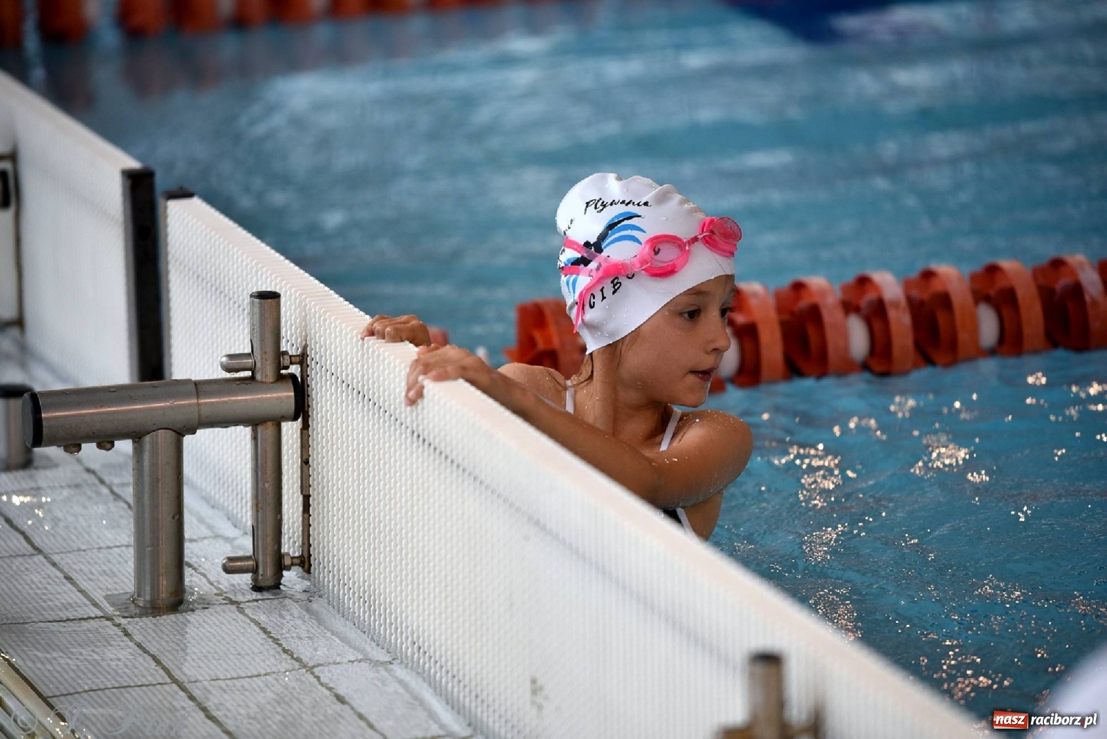 Zdjęcie w galerii na portalu naszraciborz.pl: Już pływam - finałowa runda w H2Ostróg wiadomości z regionu