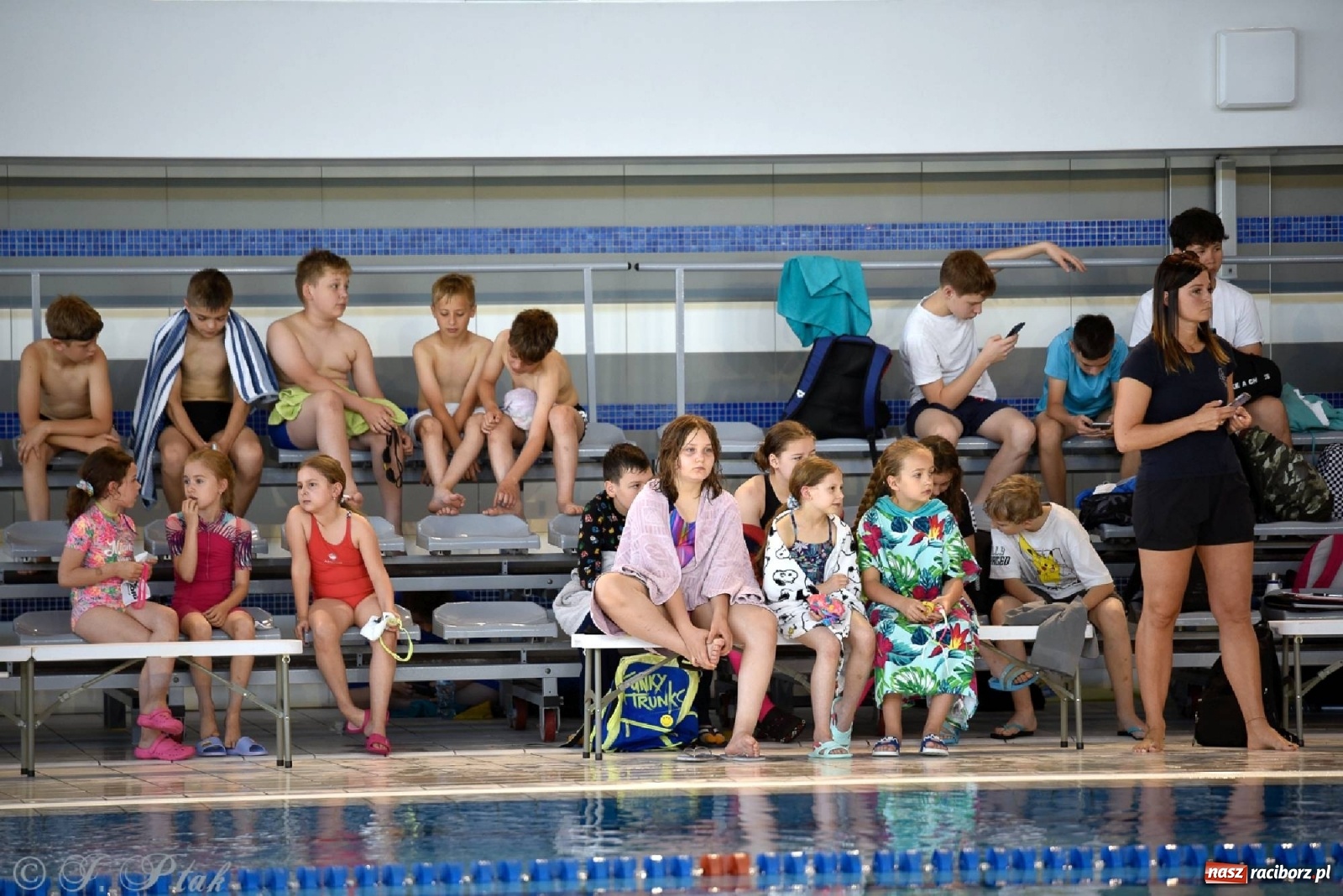 Zdjęcie w galerii na portalu naszraciborz.pl: Już pływam - finałowa runda w H2Ostróg wiadomości z regionu