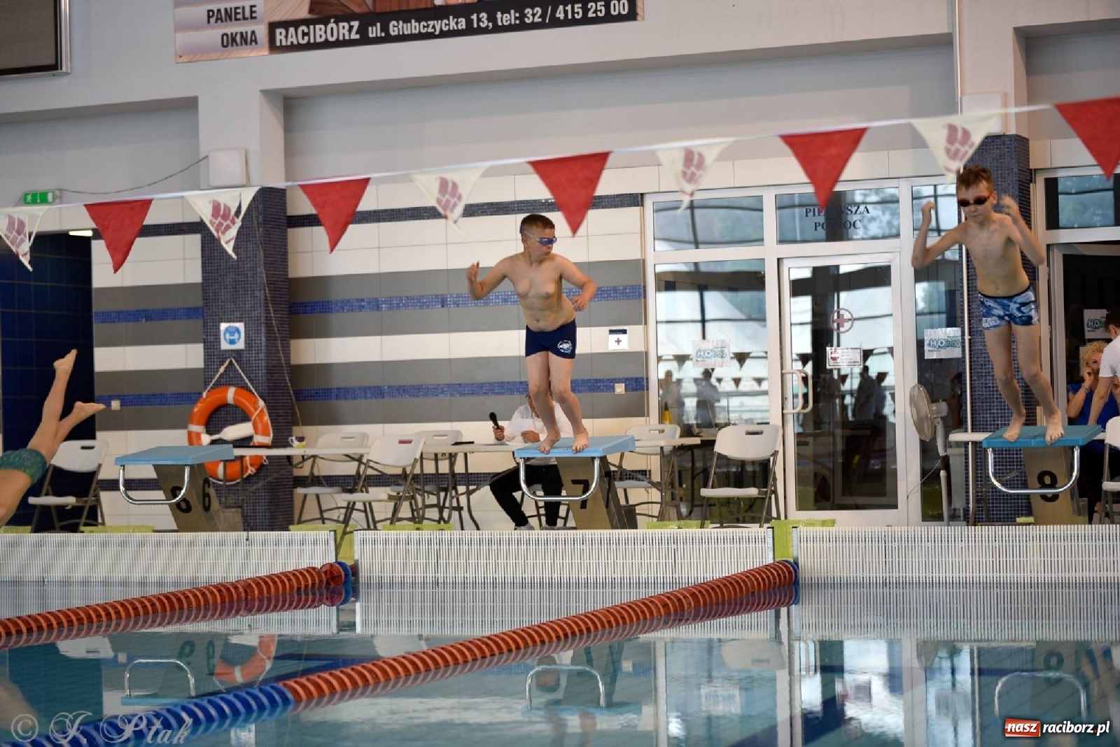 Zdjęcie w galerii na portalu naszraciborz.pl: Już pływam - finałowa runda w H2Ostróg wiadomości z regionu