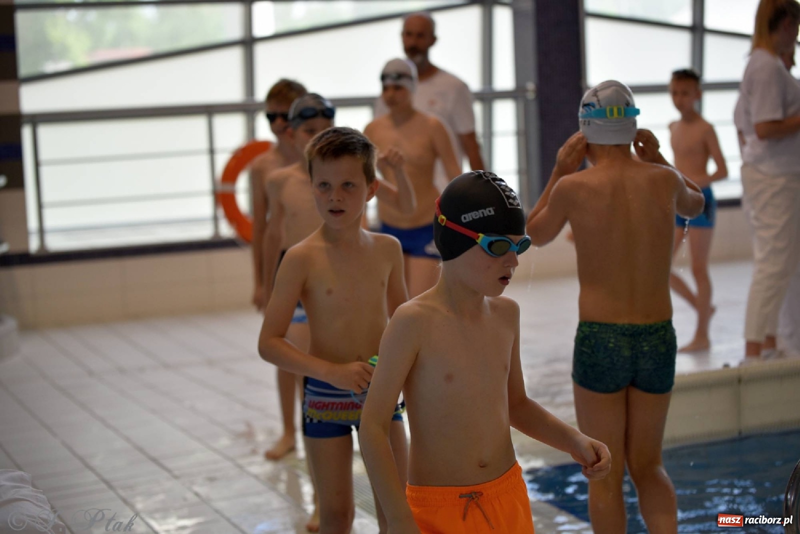 Zdjęcie w galerii na portalu naszraciborz.pl: Już pływam - finałowa runda w H2Ostróg wiadomości z regionu
