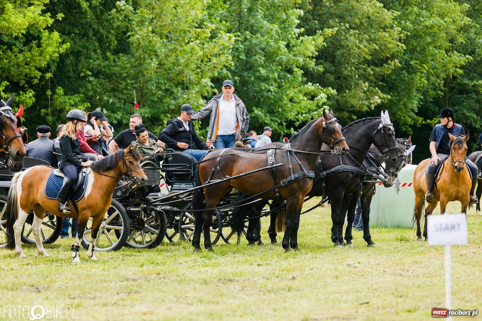 Zdjęcie w galerii na portalu naszraciborz.pl: Konna procesja na św. Urbana w Łubowicach wiadomości z regionu