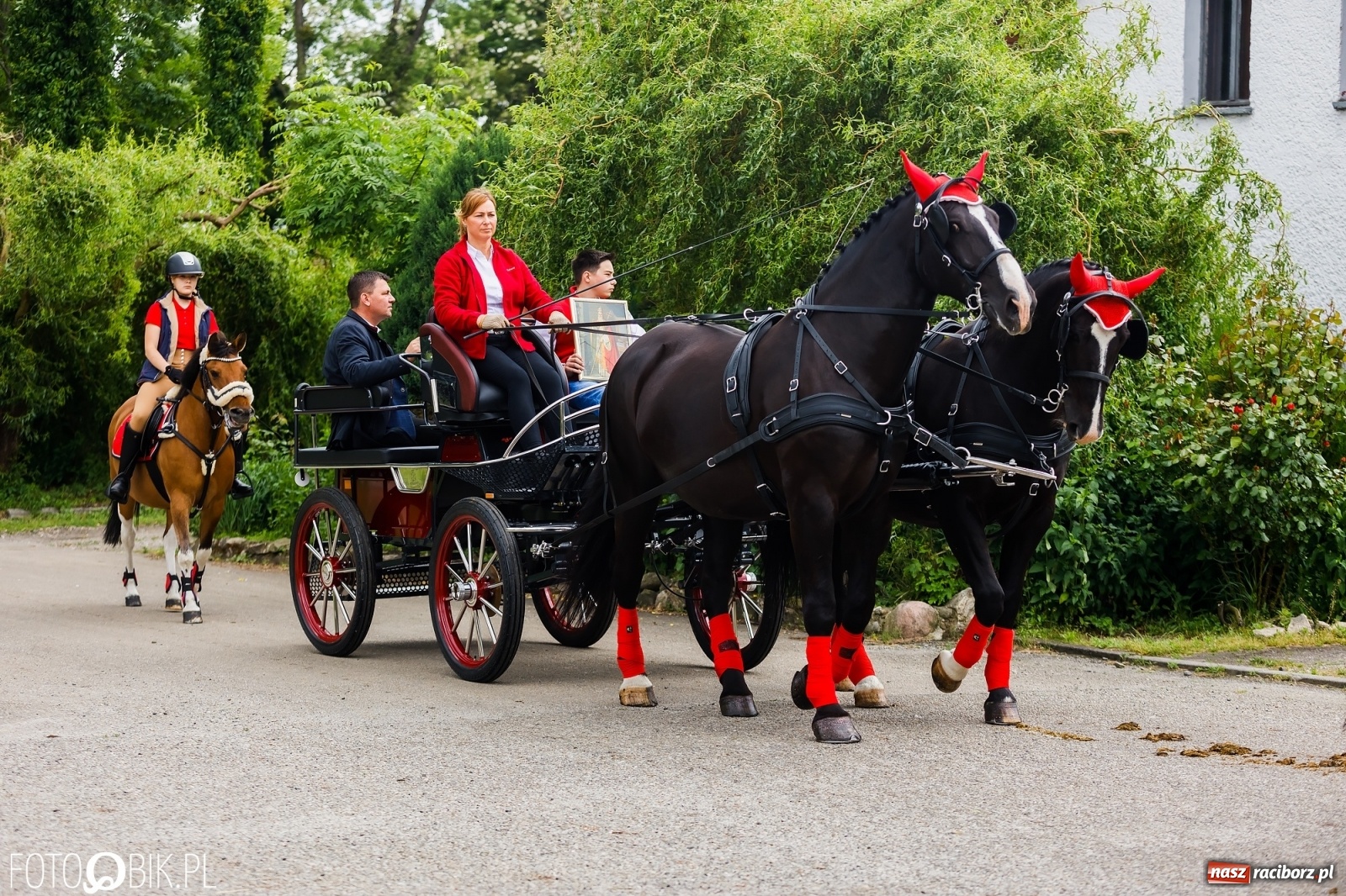 Zdjęcie w galerii na portalu naszraciborz.pl: Konna procesja na św. Urbana w Łubowicach wiadomości z regionu
