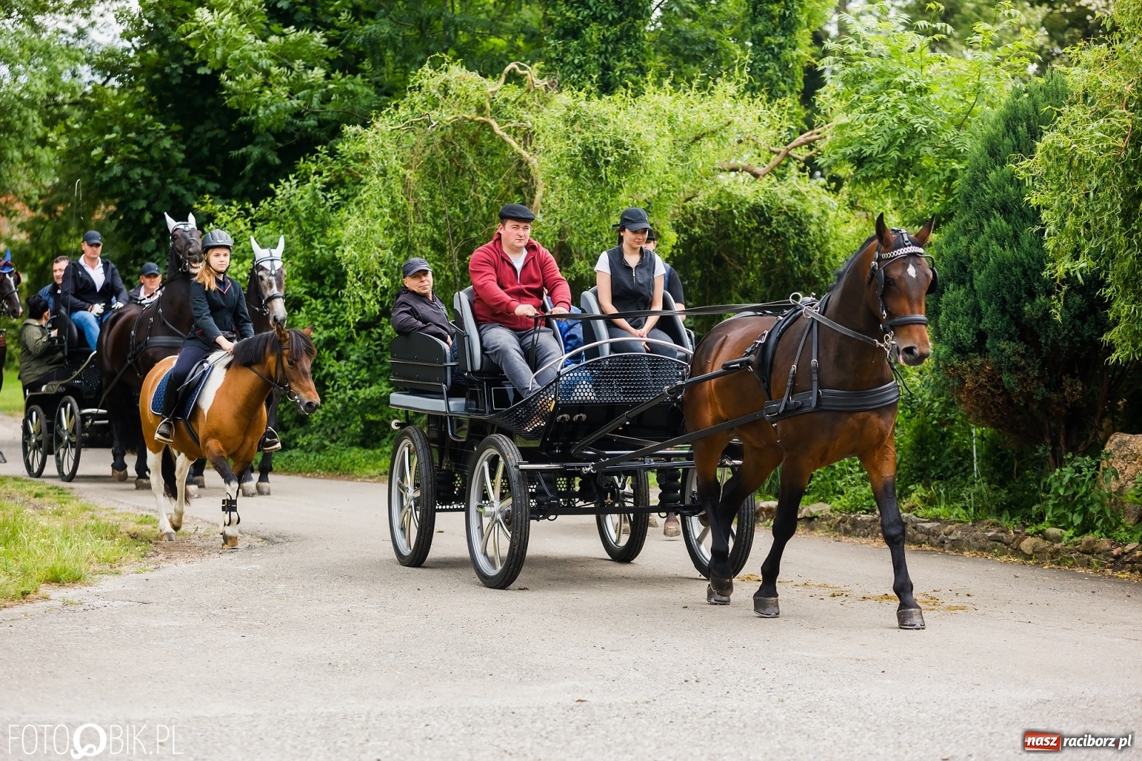 Zdjęcie w galerii na portalu naszraciborz.pl: Konna procesja na św. Urbana w Łubowicach wiadomości z regionu