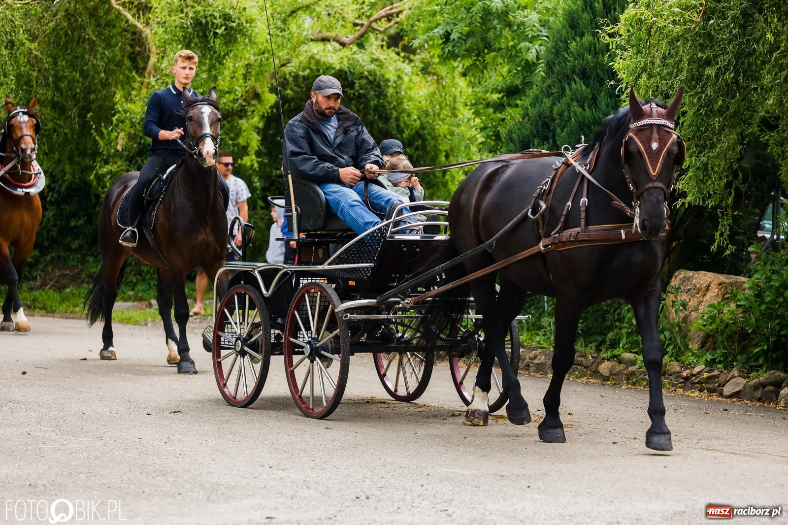 Zdjęcie w galerii na portalu naszraciborz.pl: Konna procesja na św. Urbana w Łubowicach wiadomości z regionu