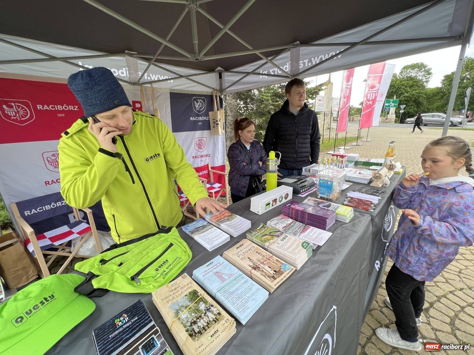 Zdjęcie w galerii na portalu naszraciborz.pl: Z bizneswoman po średniowiecznym Raciborzu - premiera drugiego questu [WIDEO] wiadomości z regionu