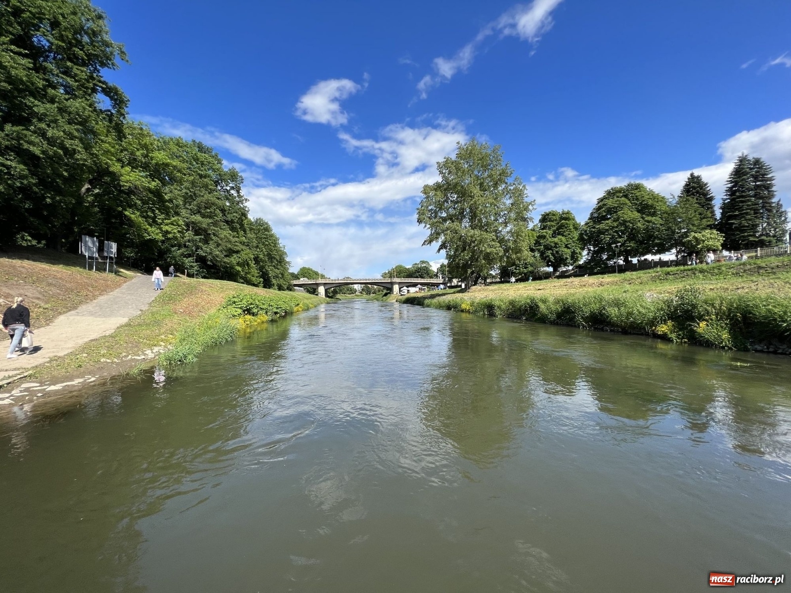 Zdjęcie w galerii na portalu naszraciborz.pl: Bębniarze i cyrkowcy - bulwary oficjalnie otwarte [WIDEO] wiadomości z regionu