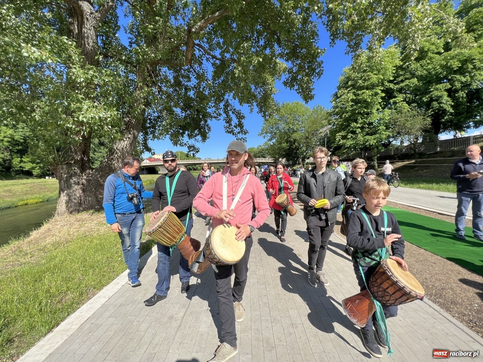 Zdjęcie w galerii na portalu naszraciborz.pl: Bębniarze i cyrkowcy - bulwary oficjalnie otwarte [WIDEO] wiadomości z regionu
