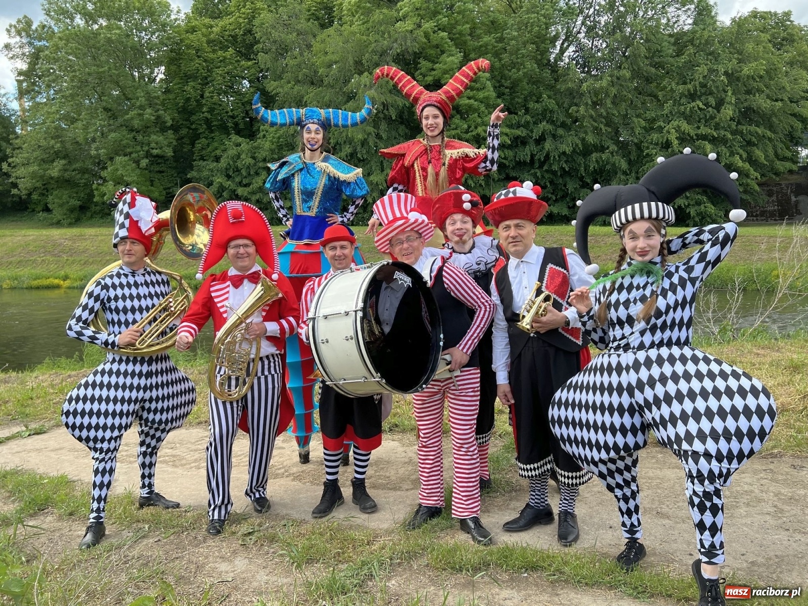 Zdjęcie w galerii na portalu naszraciborz.pl: Bębniarze i cyrkowcy - bulwary oficjalnie otwarte [WIDEO] wiadomości z regionu
