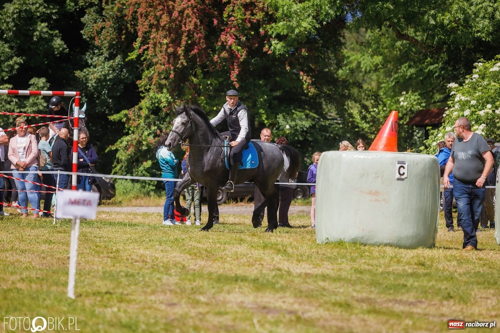 Zdjęcie w galerii na portalu naszraciborz.pl: W siodłach i zaprzęgach. Zawody konne w Łubowicach wiadomości z regionu