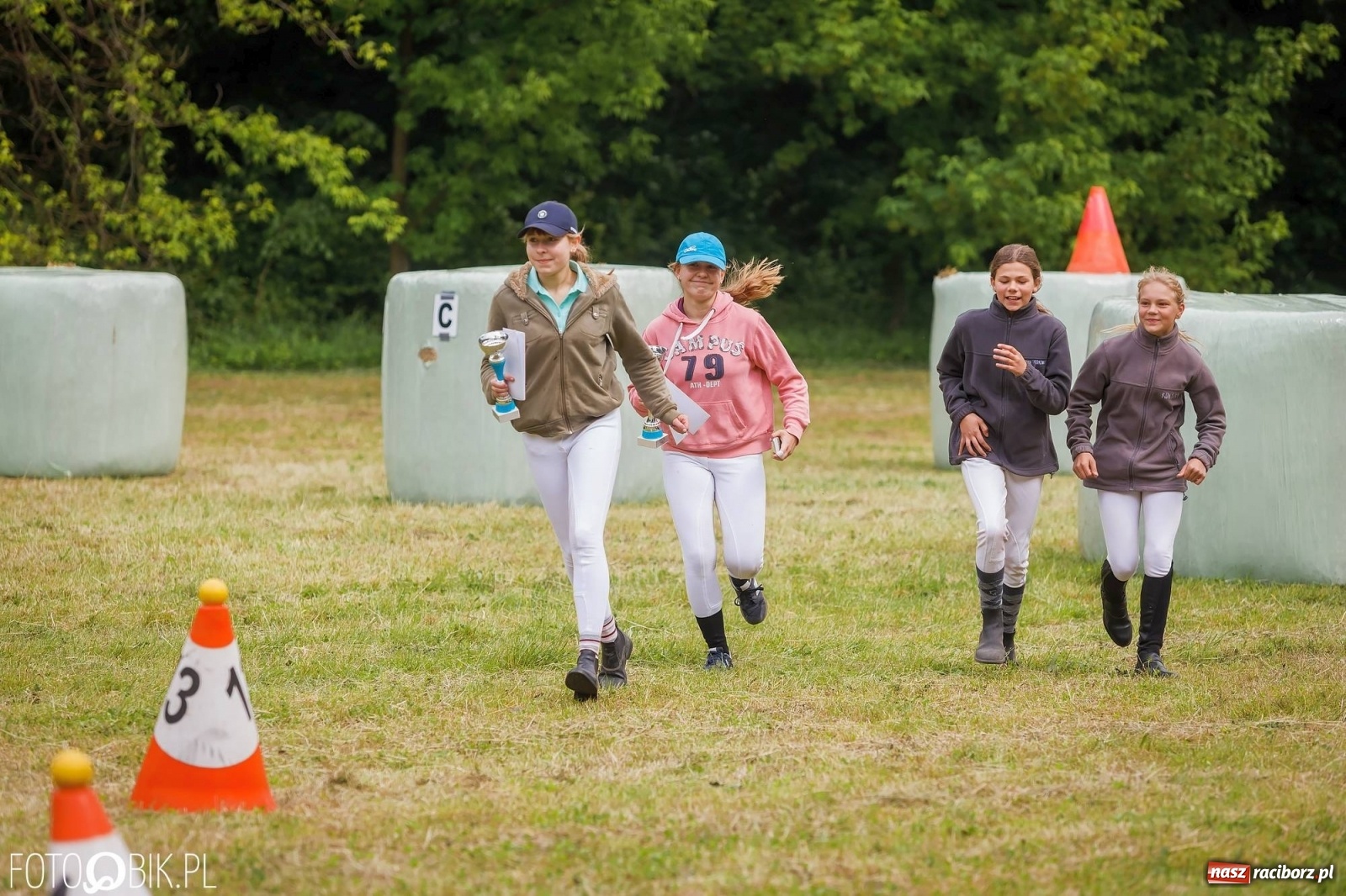 Zdjęcie w galerii na portalu naszraciborz.pl: W siodłach i zaprzęgach. Zawody konne w Łubowicach wiadomości z regionu