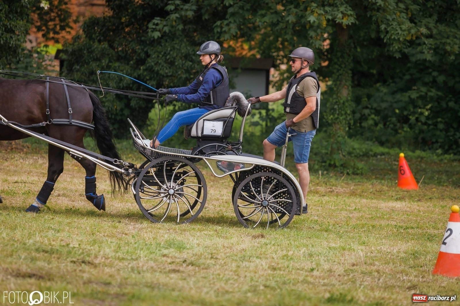 Zdjęcie w galerii na portalu naszraciborz.pl: W siodłach i zaprzęgach. Zawody konne w Łubowicach wiadomości z regionu