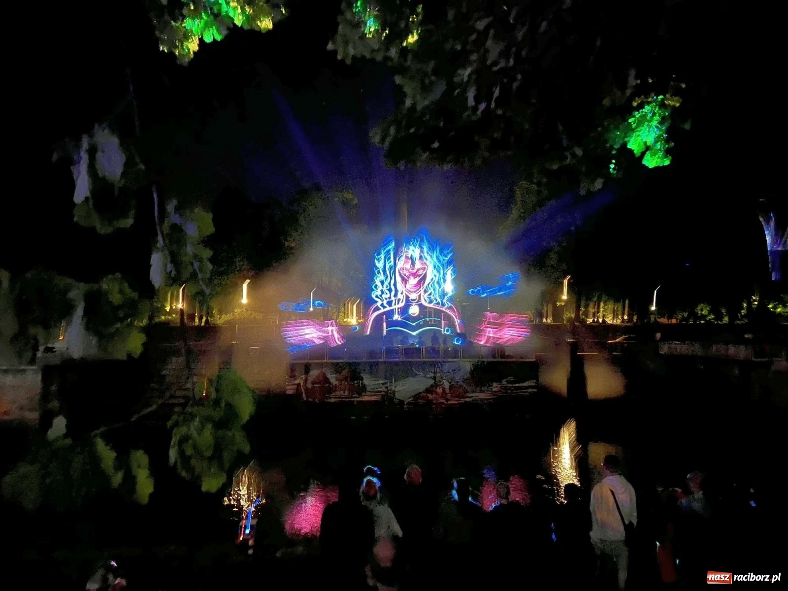 Zdjęcie w galerii na portalu naszraciborz.pl: Laserowe show na bulwarach [WIDEO] wiadomości z regionu