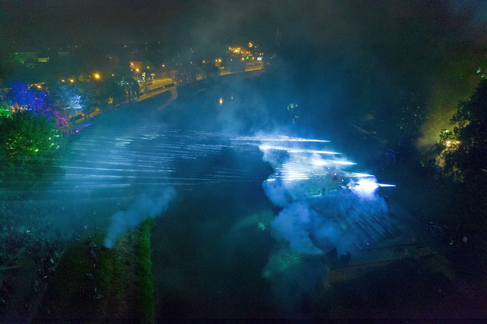 Zdjęcie w galerii na portalu naszraciborz.pl: Pokazy laserowe na bulwarach - zdjęcia z drona wiadomości z regionu