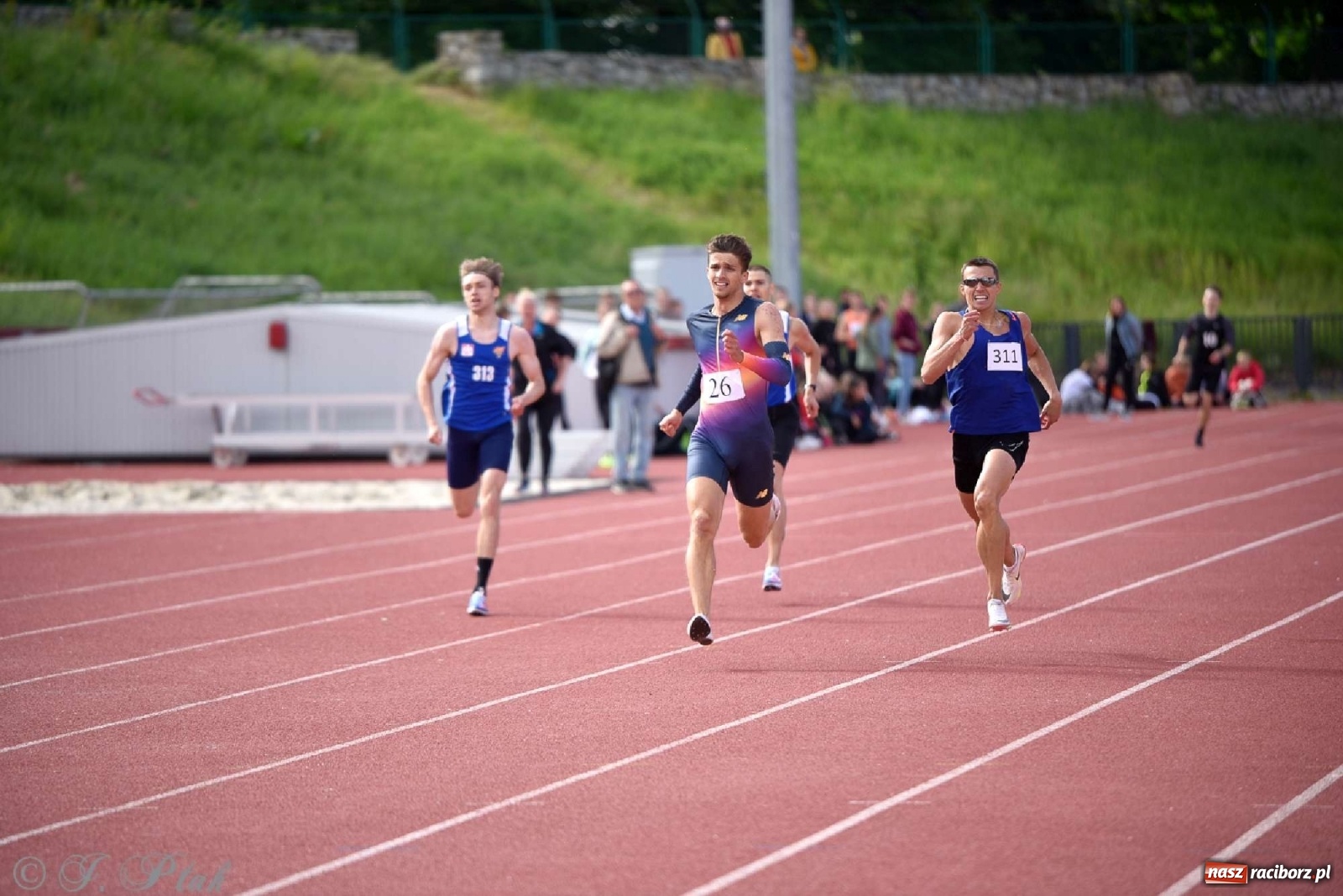 Zdjęcie w galerii na portalu naszraciborz.pl: LA. Wysoki poziom na śląskim championacie juniorów w Raciborzu wiadomości z regionu