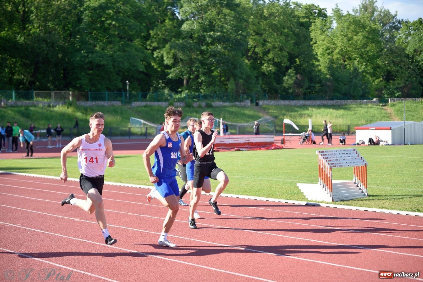 Zdjęcie w galerii na portalu naszraciborz.pl: LA. Wysoki poziom na śląskim championacie juniorów w Raciborzu wiadomości z regionu