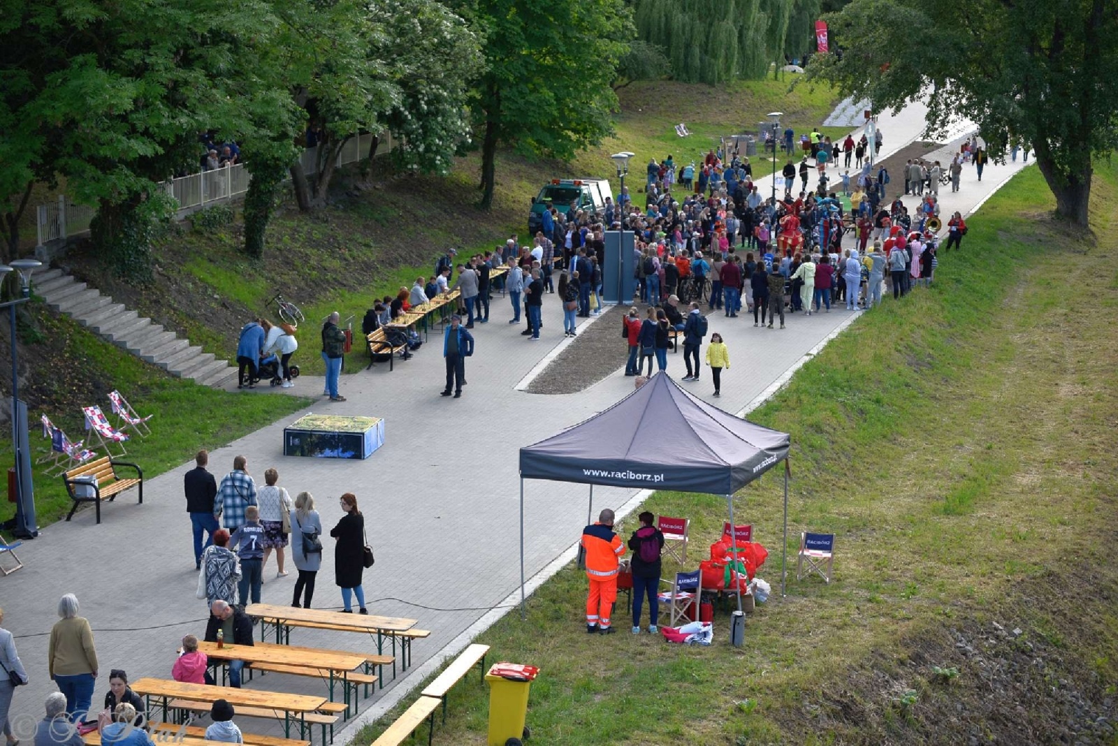 Zdjęcie w galerii na portalu naszraciborz.pl: Wielkie gwiazdy czy rodzinne pikniki? [SONDA] wiadomości z regionu